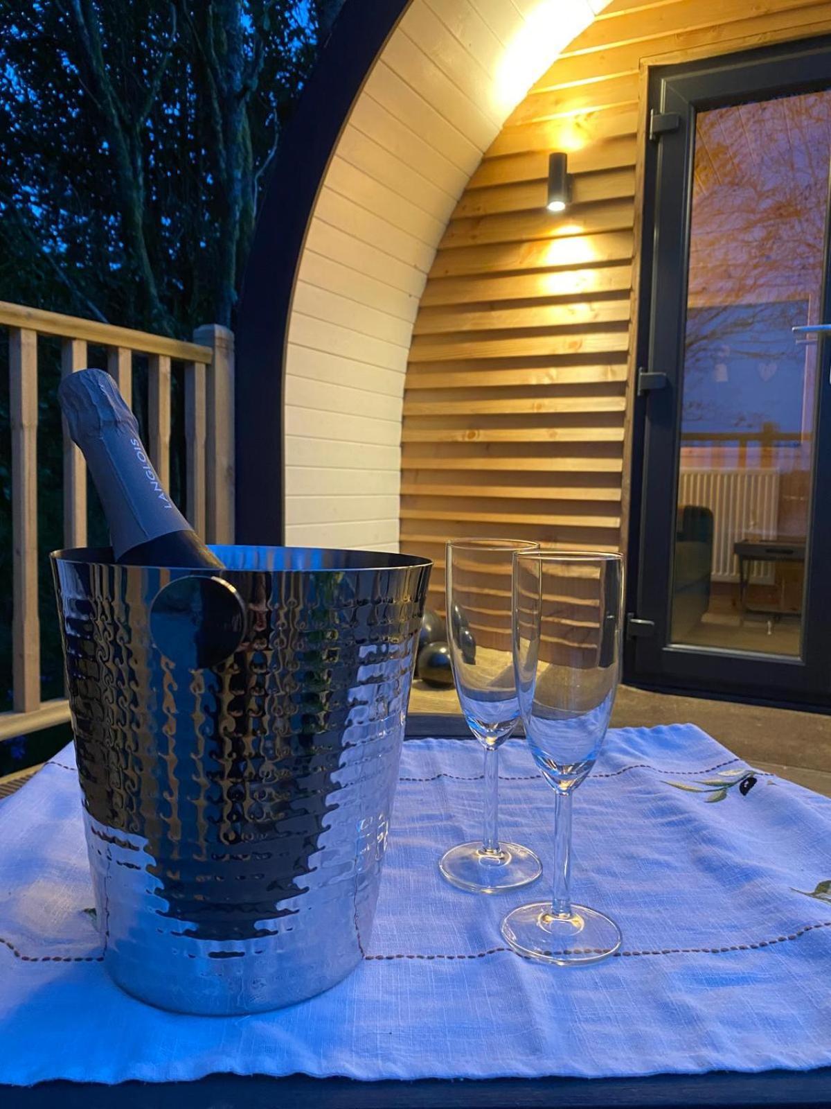 Campsie Luxury Pods With Hot Tub Ξενοδοχείο Γλασκώβη Εξωτερικό φωτογραφία